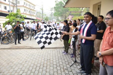 ভোটদানৰ সজাগতাৰ লক্ষ্যৰে মহানগৰীত চাইকেল ৰেলী