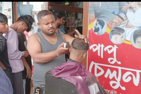 শ্ৰমিক দিৱসত ব্যতিক্ৰমী  কৰ্মেৰে উদ্ভাসিত ঢকুৱাখনাৰ পাপু দত্ত