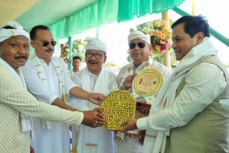 মটক ৰজা সৰ্বানন্দ সিংহৰ ২২২ সংখ্যক পুণ্যতিথিত পূৰ্ণাংগ প্ৰতিমূৰ্তি উন্মোচন কৰে সৰ্বানন্দ সোণোৱালে