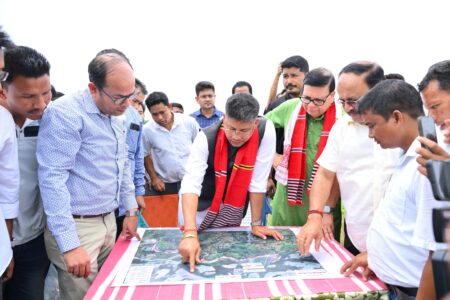 গহপুৰৰ লোহিতমুখত ব্ৰহ্মপুত্ৰৰ খহনীয়া অধ্যুষিত অঞ্চল পৰিদৰ্শন জলসম্পদ মন্ত্ৰী পীযুষ হাজৰীকাৰ