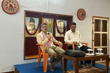 গুৱাহাটীত সাংবাদিকৰে মননশীল আলোচনাত অৰ্গেনাইজাৰ” পত্ৰিকাৰ মুখ্য সম্পাদক প্ৰফুল্ল কেতকাৰ