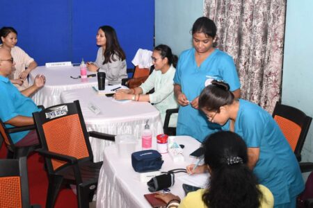 গুৱাহাটী প্ৰেছ ক্লাবত স্বাস্থ্য পৰীক্ষা শিবিৰ সম্পন্ন