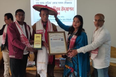 ৰূপহীত বিশ্ব ৰেডিঅ’ দিৱস উদযাপন শিল্পী মিলেশ্বৰ ডেকালৈ লোকশিল্পী -২০২৫ বঁটা প্ৰদান