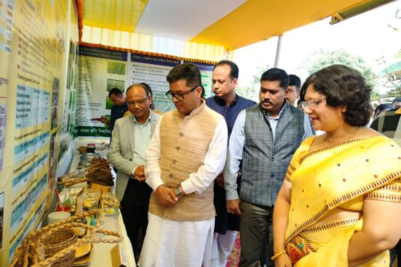 কাঁহিকুছিৰ কৃষি বিজ্ঞান কেন্দ্ৰত কৃষক সন্মান নিধি বিতৰণ অনুষ্ঠানত পাঁচজন প্ৰগতিশীল কৃষকক সম্বৰ্ধনা কেন্দ্ৰীয় মন্ত্ৰী পৱিত্ৰ মাৰ্ঘেৰিটাৰ