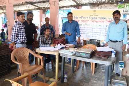 ধাৰাপুৰ চাৰিআলিত যোগান বিভাগৰ জোখ – মাপৰ আহিলাৰ পুনৰ সত্যতা নিৰূপণ আৰু মোহৰাংকন শিবিৰৰ সামৰণি
