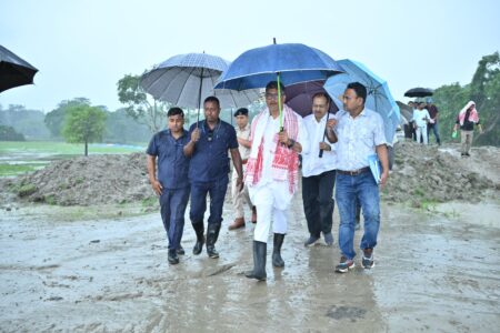 দৰং জিলাত ব্ৰহ্মপুত্ৰ আৰু ডিমিলা নৈৰ পাৰত নিৰ্মীয়মান নতুন মথাউৰি পৰিদৰ্শন জলসম্পদ মন্ত্ৰী পীযুষ হাজৰীকাৰ
